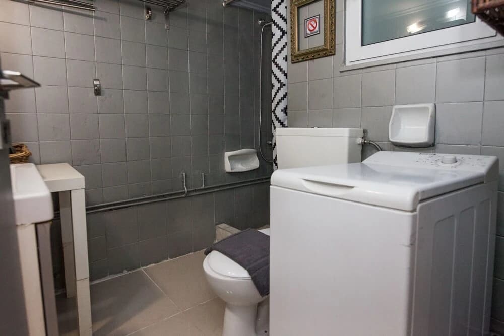 Charming 2 Bedroom apt next to Panormou - photo 6