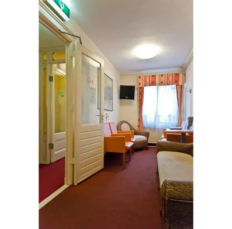 King Hotel - photo 10