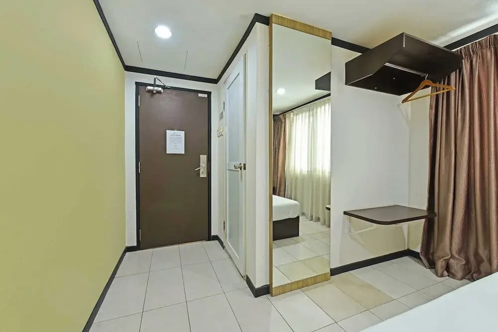 OYO 91009 One Enigma Hotel - photo 5