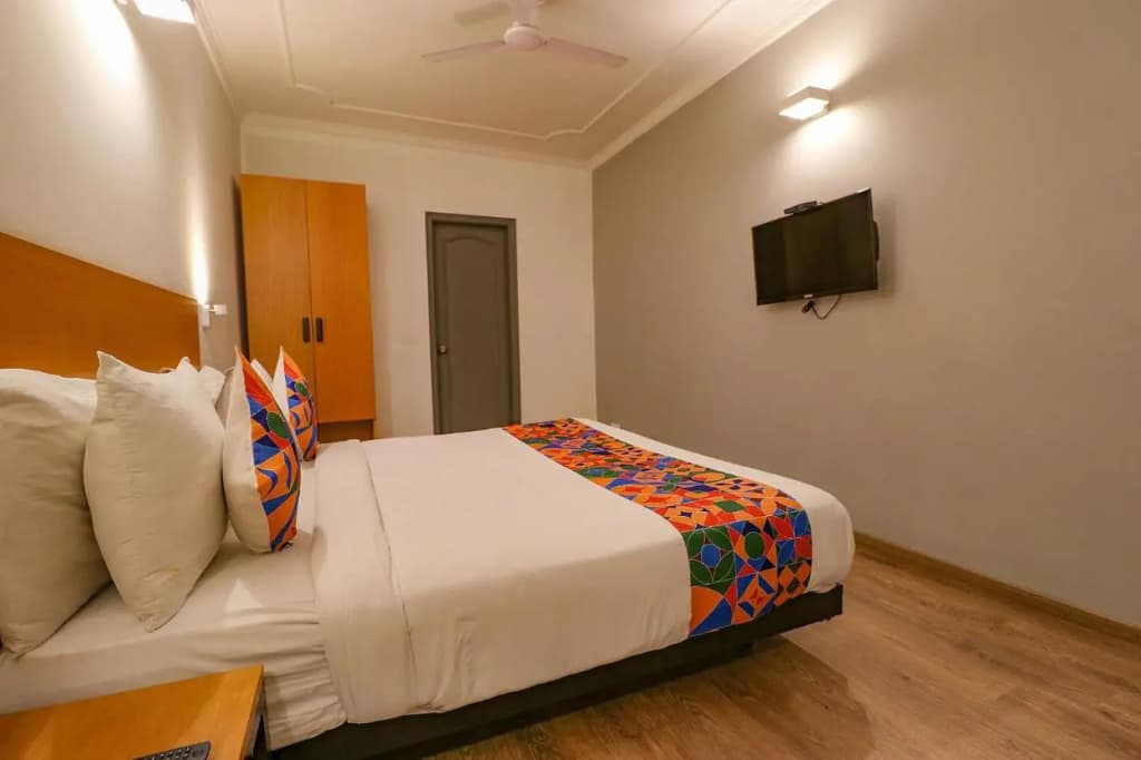 Fabhotel Lord Inn - photo 2