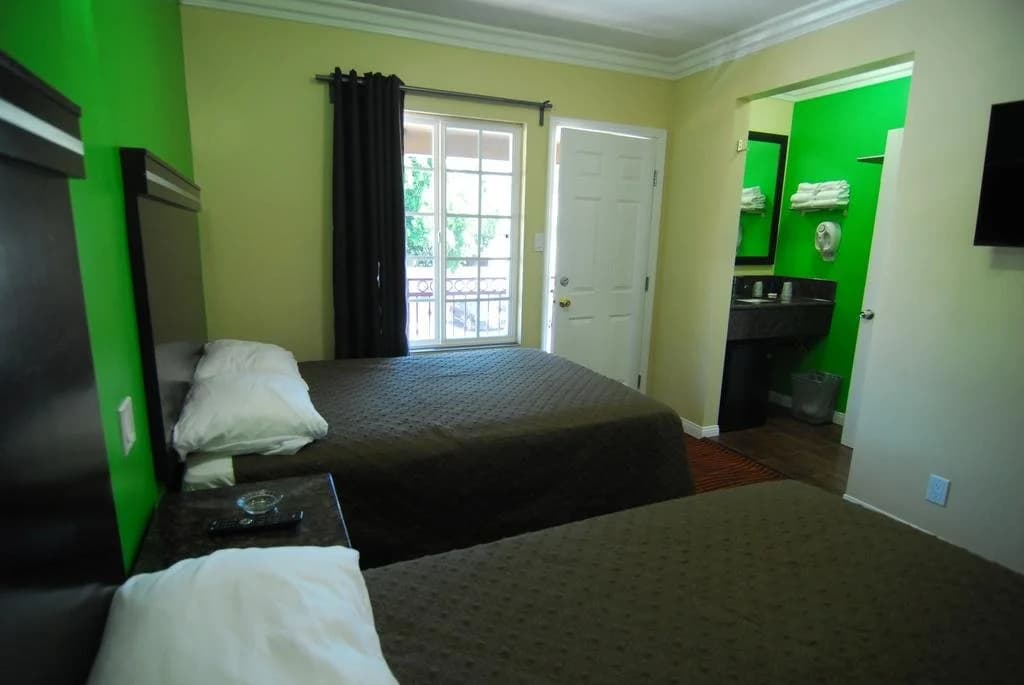 Studio City Inn - photo 3