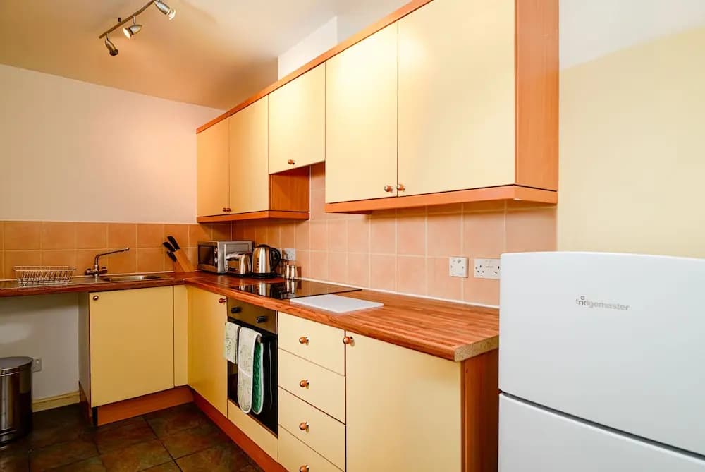 Charming Edinburgh Apartment - photo 10