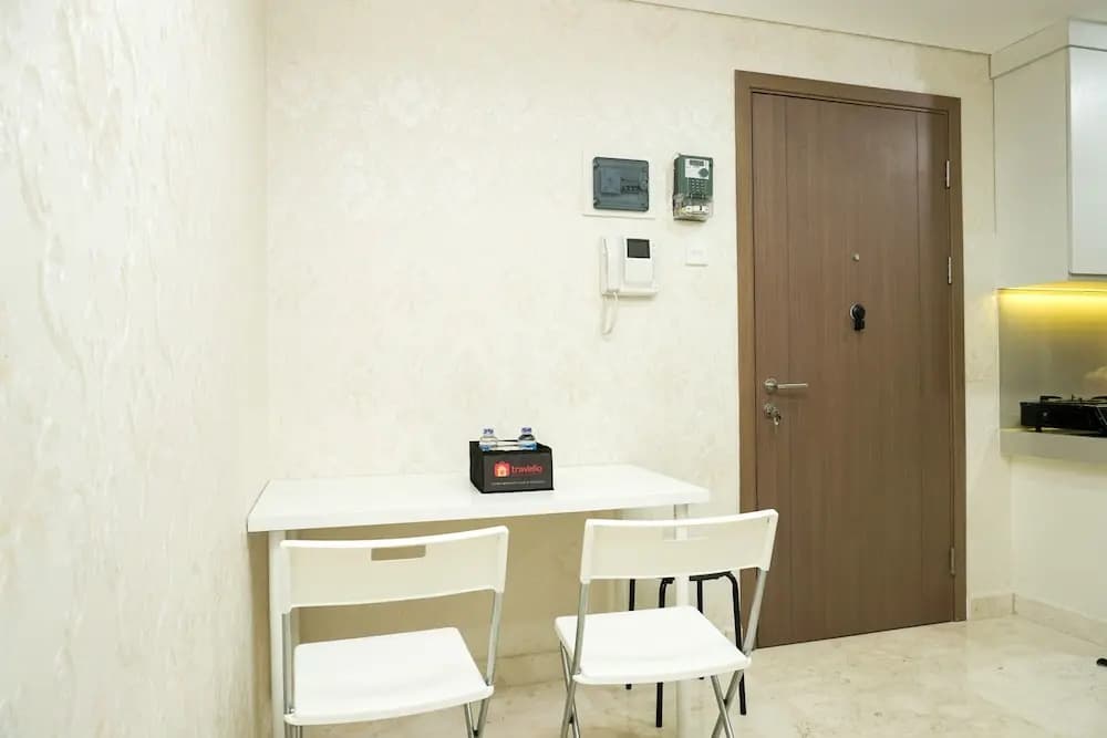Comfy 2BR Puri Orchard Apartment - photo 13