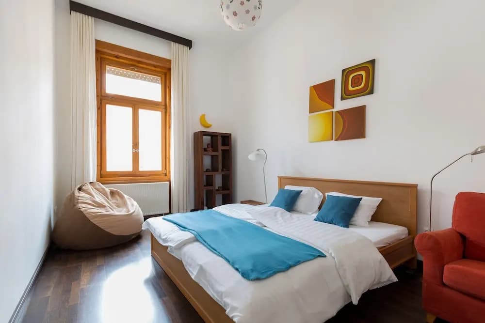Supercentral Spacious Apartment - photo 7
