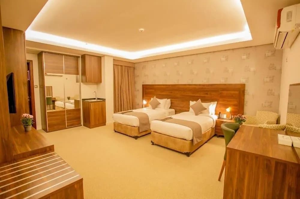 Oyyo Plaza Hotel - photo 7