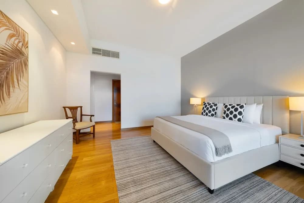 Maison Privee - Exclusive Apt with Seafront Views over Palm Jumeirah - photo 4
