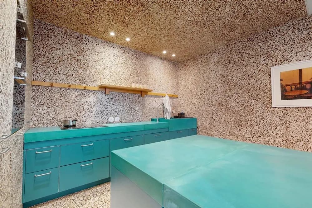 Joivy Pleasant 1-bed Flat w/ Shared Courtyard - photo 14