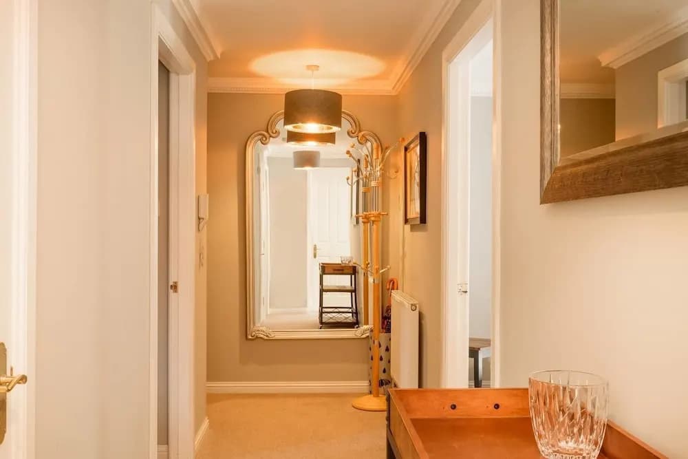 JOIVY Gorgeous Stockbridge Apt With Underground Parking - photo 6