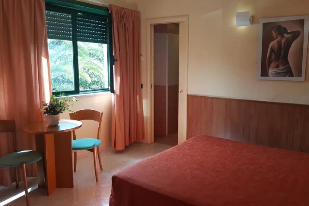 Hotel Laurence - photo 15