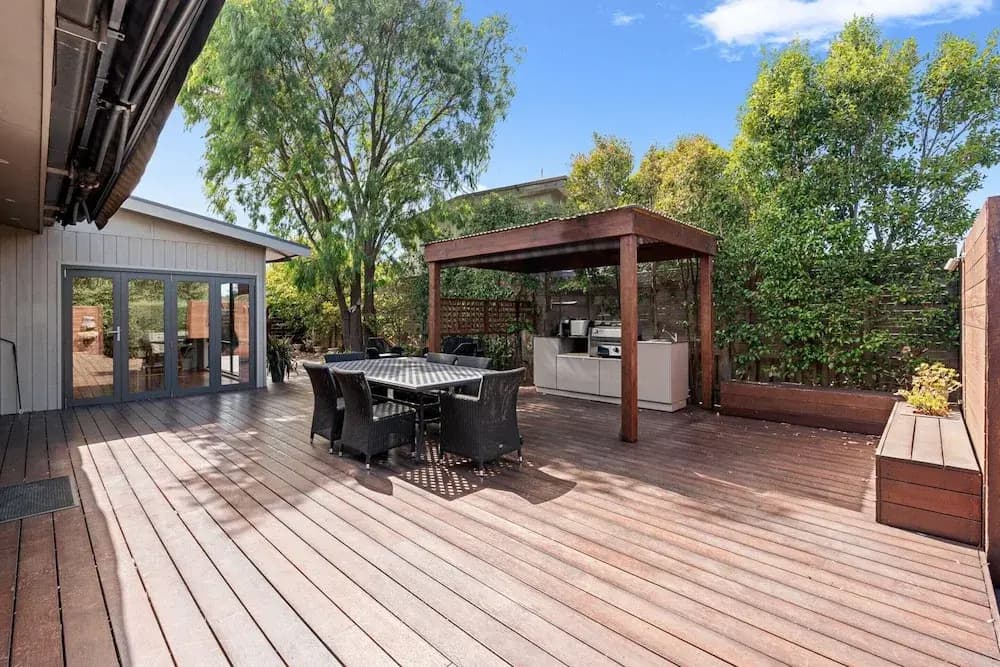 Luxurious 3-bed Home With Outdoor Spa - photo 18