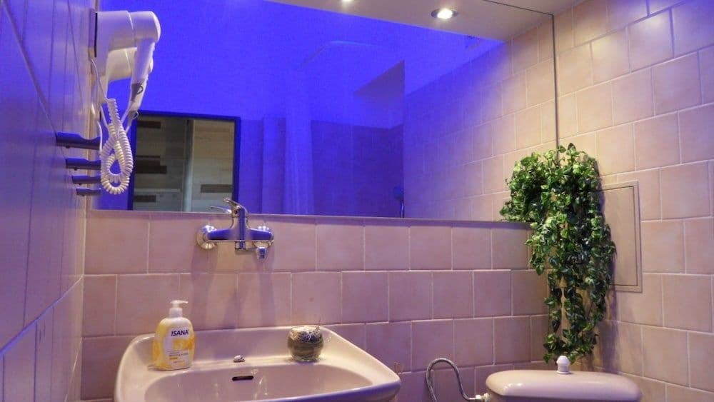 Pink House Apartments - photo 9