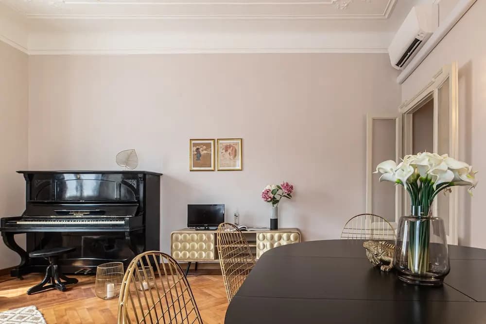 JOIVY Sophisticated Flat W/ Desk - photo 26