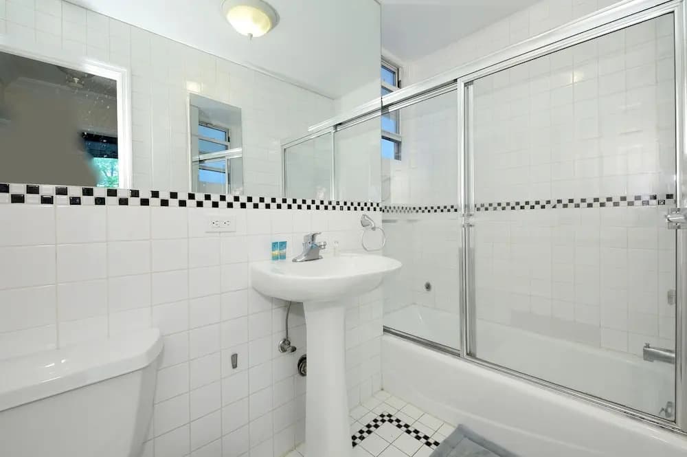 Charming 3-bedroom Apartment in Midtown West - photo 10