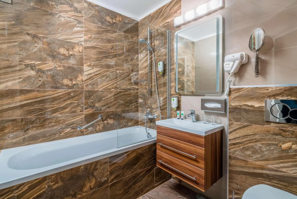 Best Western Plus Celebrity Suites - photo 9