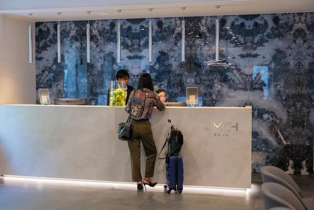 J Maluni City Hotel - photo 15