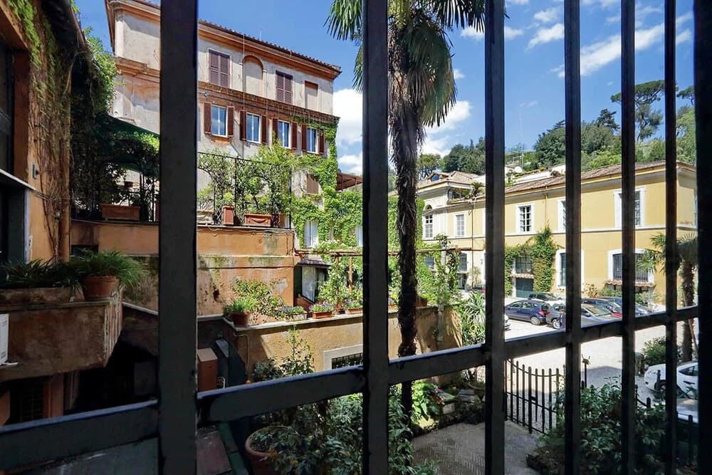 Spanish Steps Charming Apartment - main photo