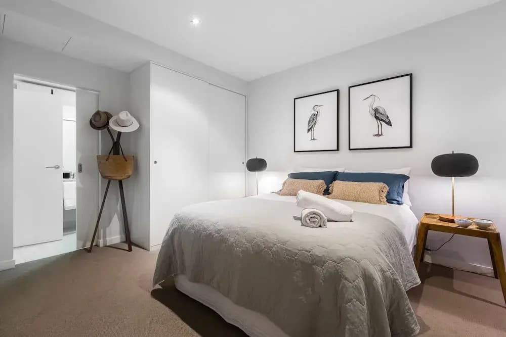 Auguste 2 Bdr Melbourne Apartment - photo 1