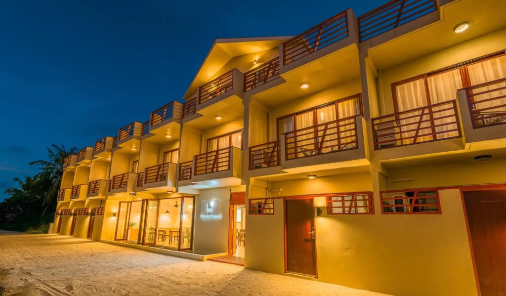 White Sand Dhigurah Hotel - photo 10