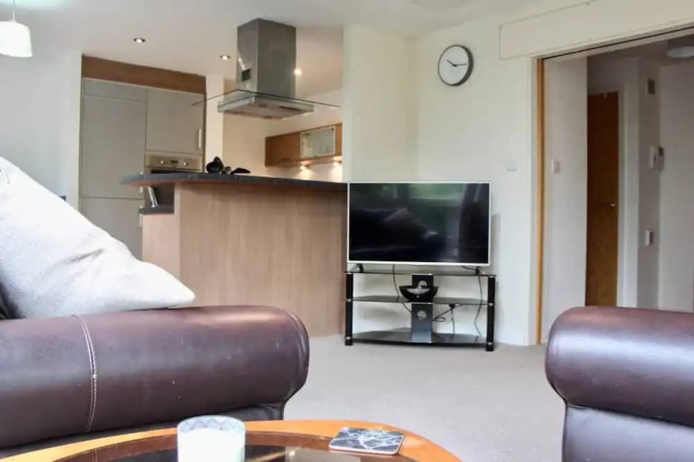 Spacious 2 Bedrooms Apartment in Strada Complex - photo 2
