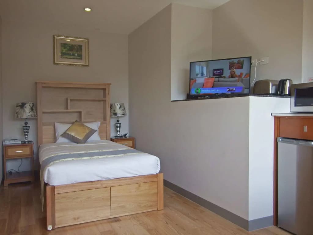 Melrose Apartments - photo 4