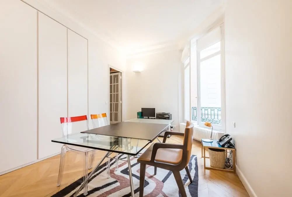 Four Saint Germain - Elegant Spacious 3 BDR Apartment in the Heart of Saint Germain - photo 2