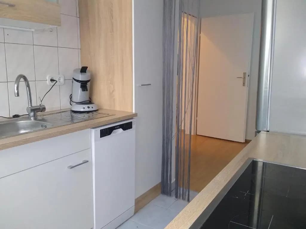 Spacious Central Apartment - photo 9