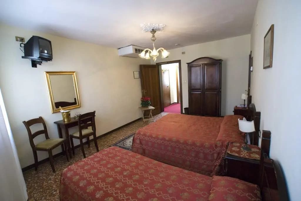 Tivoli Hotel - photo 5