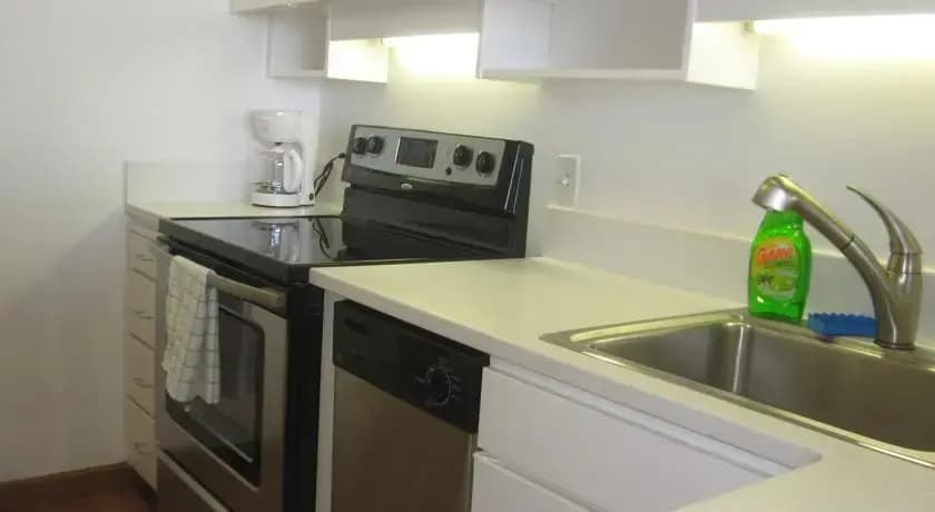 Studio with full amenities in building - photo 5