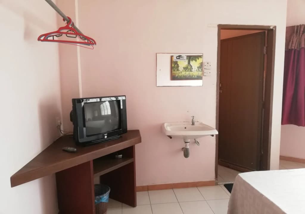 New Budget Inn Hotel - photo 7