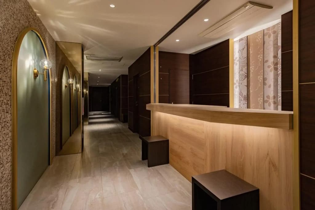 Shinsaibashi Crystal Hotel - photo 11