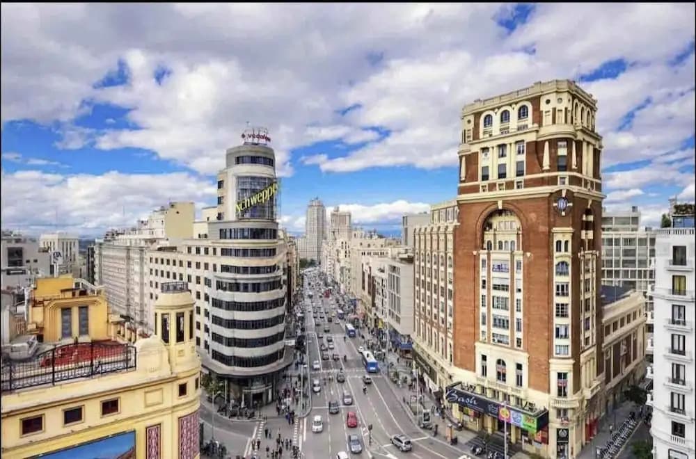 JB Rentals Gran via Apt - photo 13