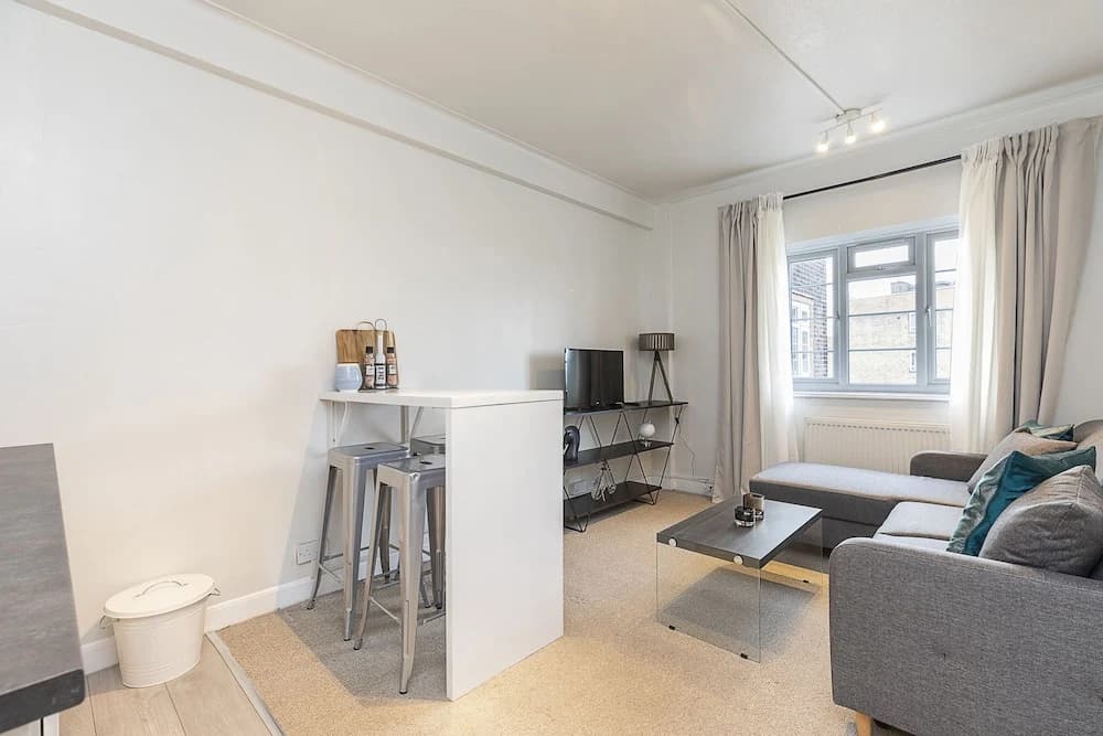 Imperial Suite in Swiss Cottage - photo 5