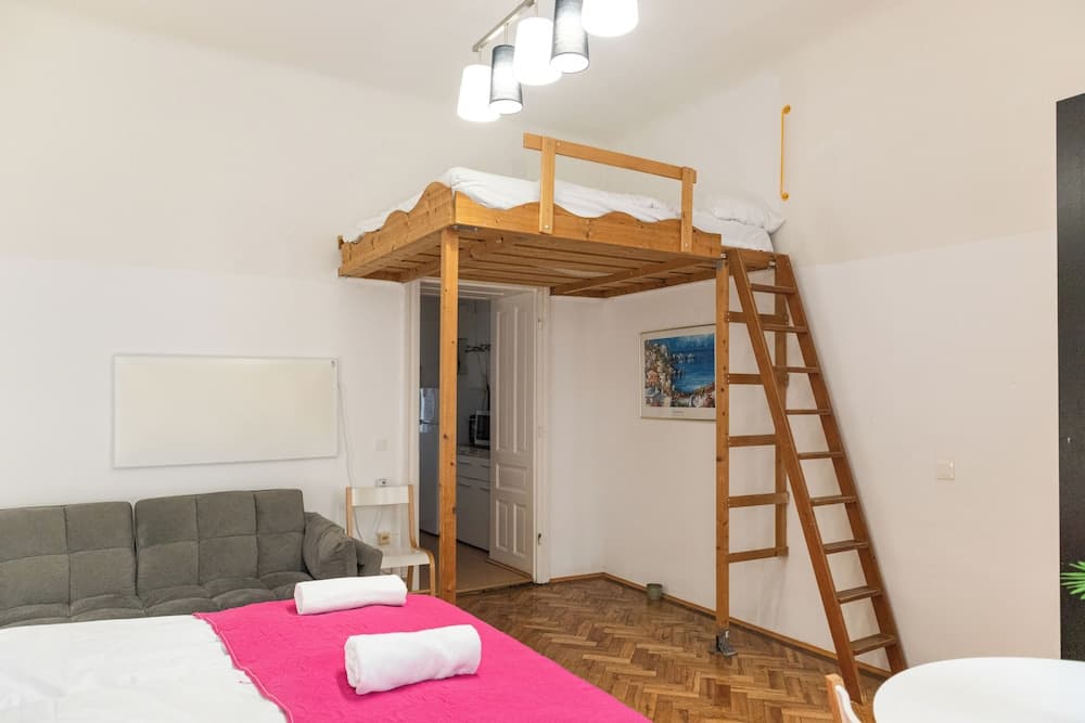 Affordable 1BR Flat for 5 Near Belvedere - photo 13