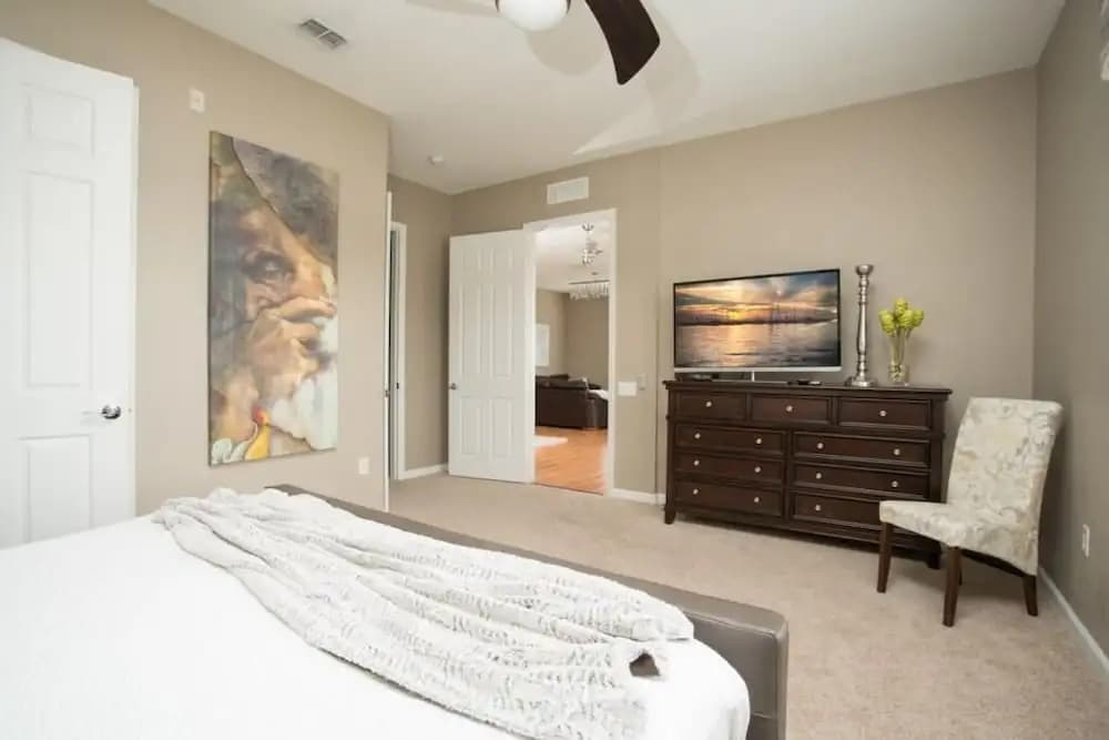 Lake View 3 Br Condo by RedAwning - main photo