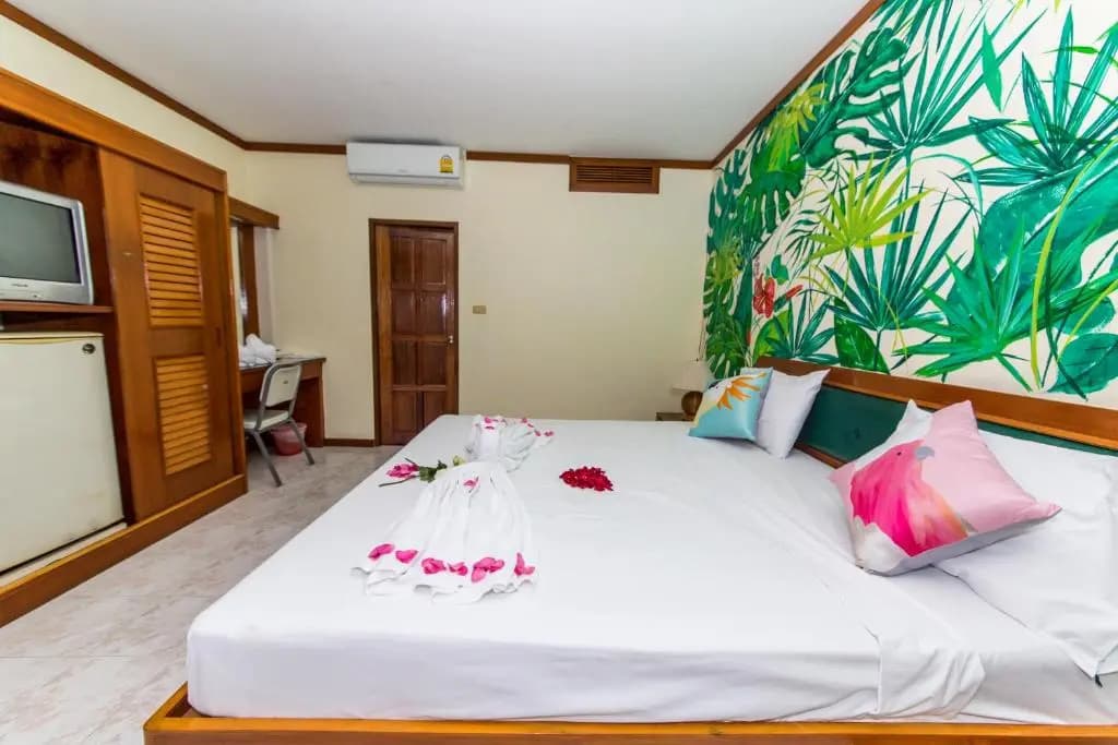 Panda Hotel（Patong Beach） - photo 2