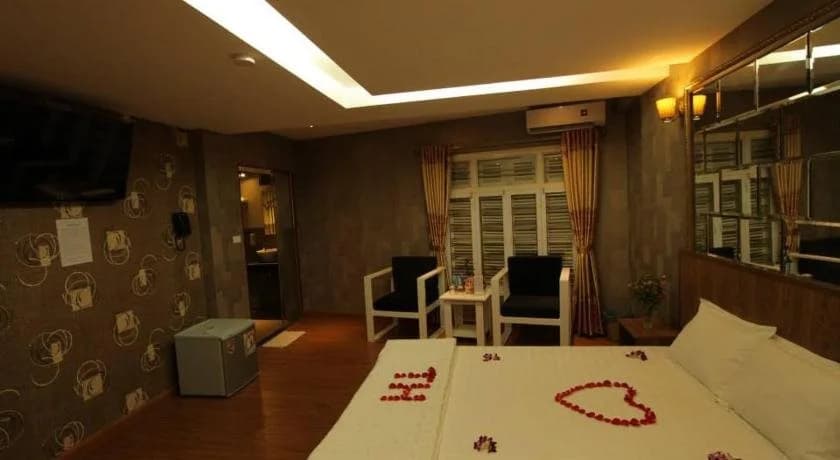 TH Hotel - photo 3