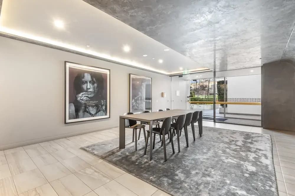 Brighton 1-bed Apartment With Balcony & Parking - photo 11
