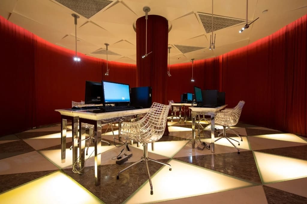 Kowloon Harbourfront Hotel - photo 17