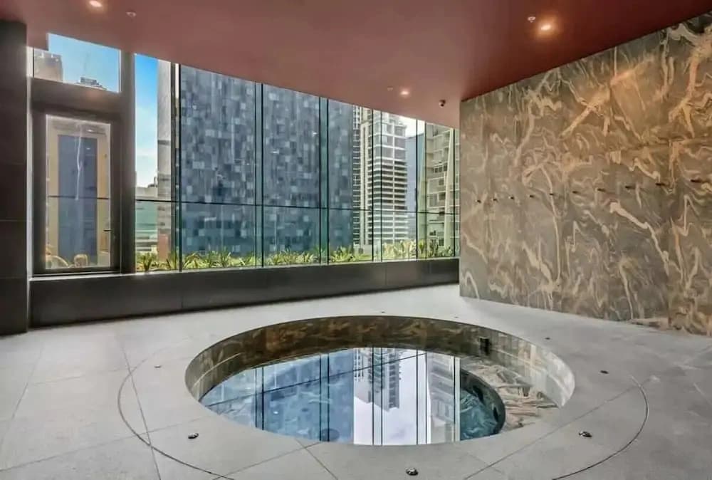 A 3BR Apt Next to Melbourne Central, Free Parking - photo 11