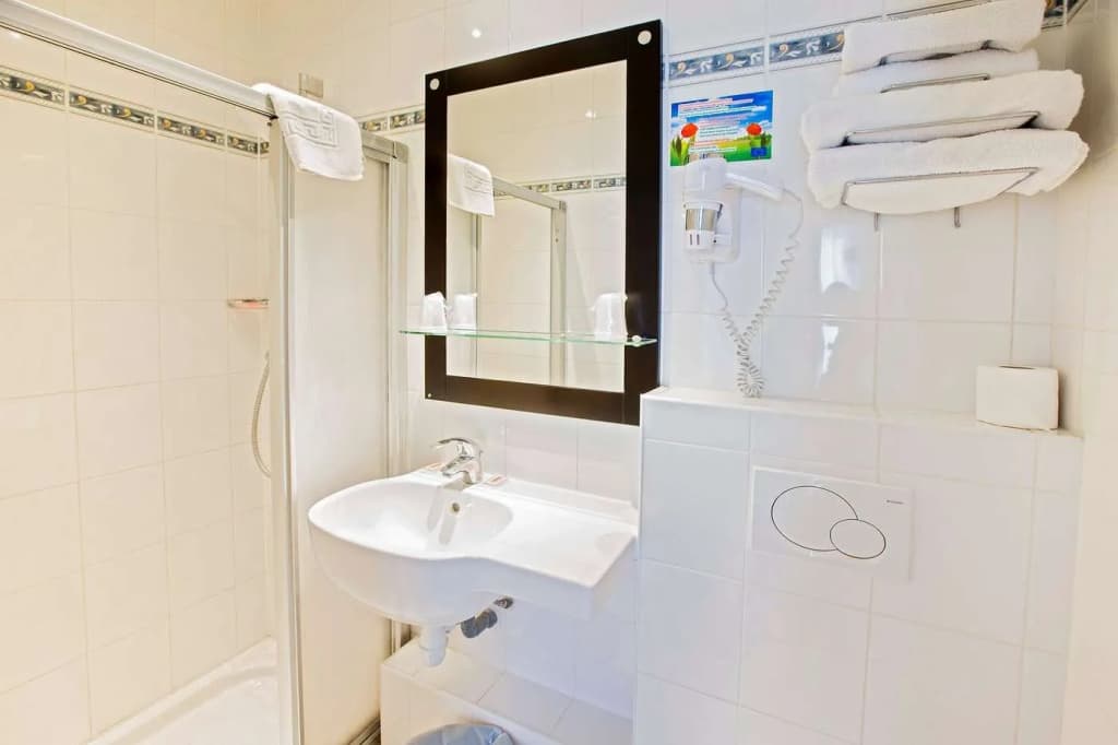 Hotel Lilas Gambetta - photo 29