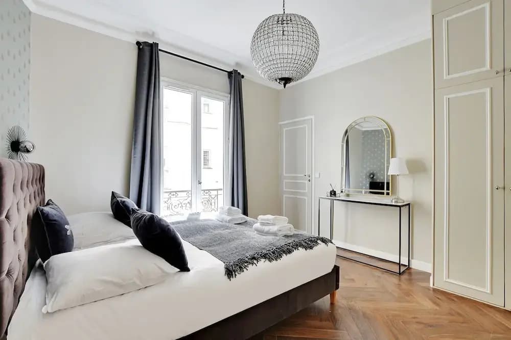 Charming Apartment - 1br/4p - Place Victor Hugo - photo 1