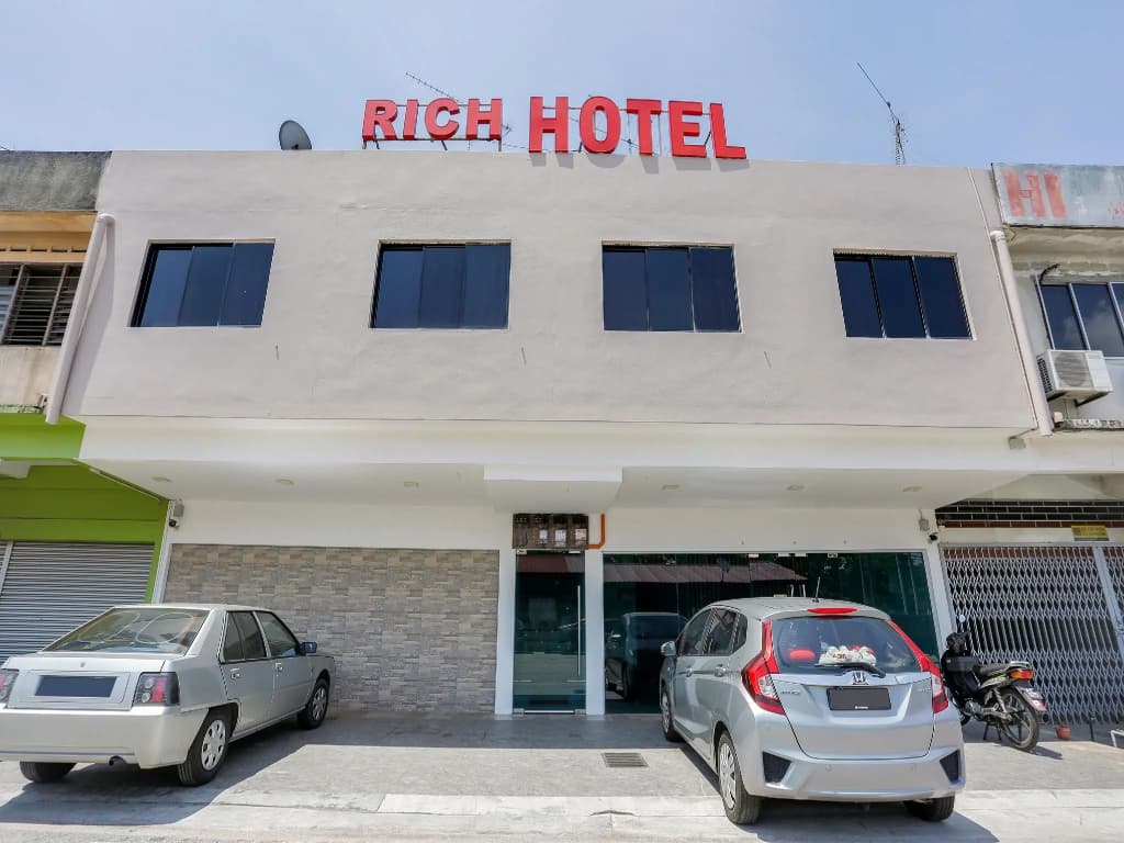 Super OYO 89495 Rich Hotel - main photo