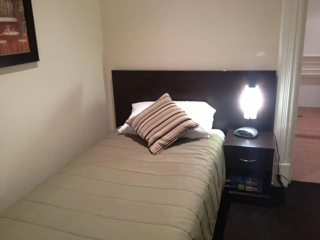 Captain Cook Hotel - photo 1