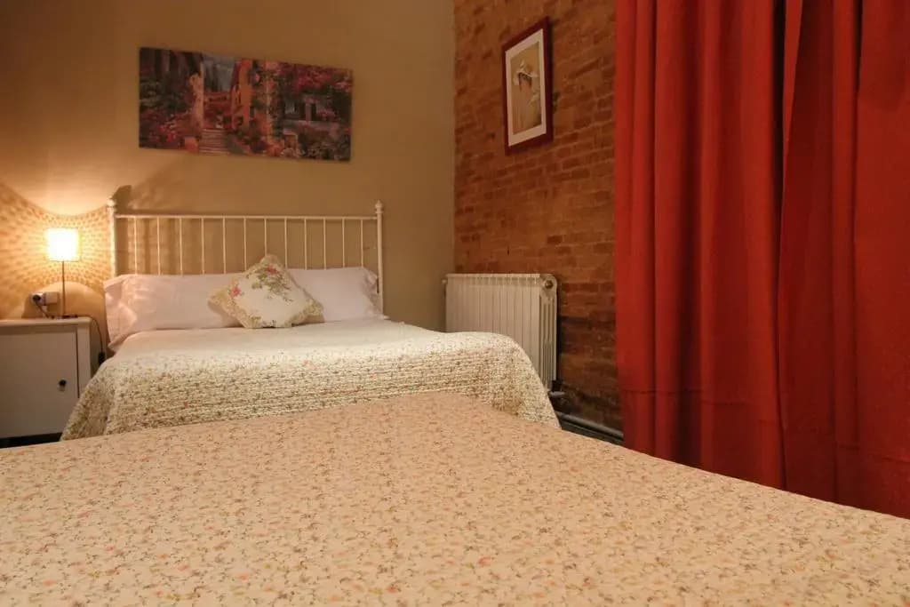 Hostal Orleans - photo 38
