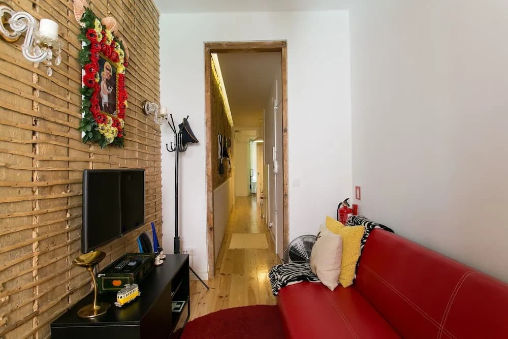 Bica Elevator Apartment Rentexperience - photo 3
