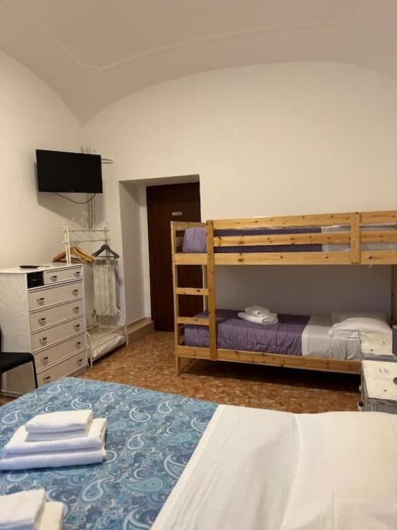 Silton's Room - photo 8