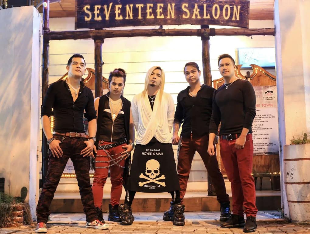 Seventeen Saloon Hotel - photo 18