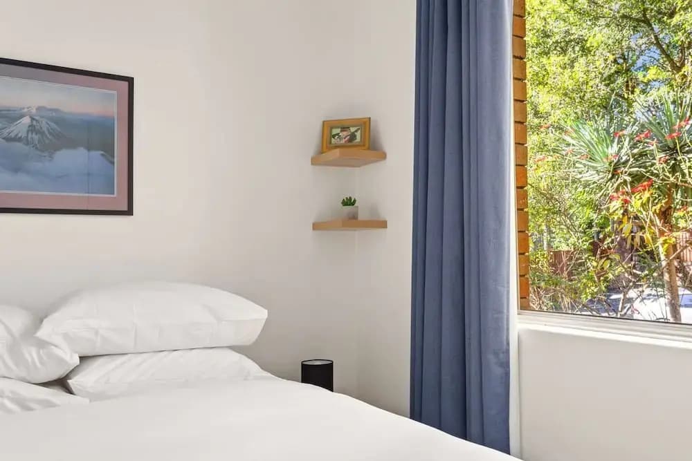 Beautifully Peaceful 2-bed Apartment - photo 4