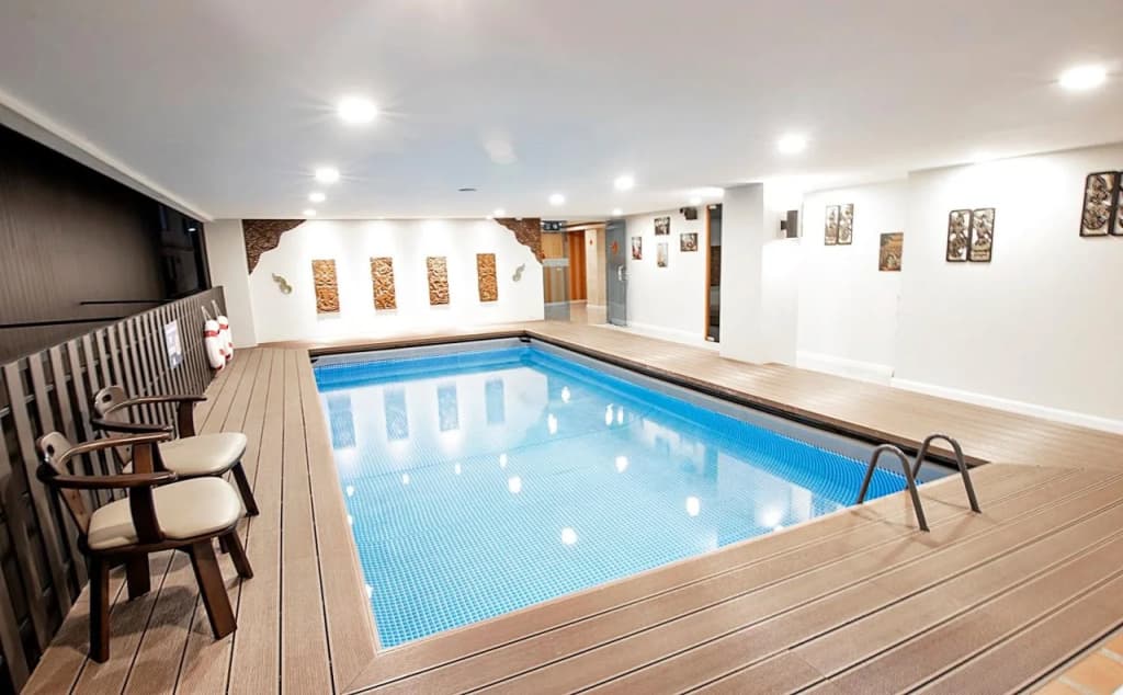 J Place Hotel - photo 16