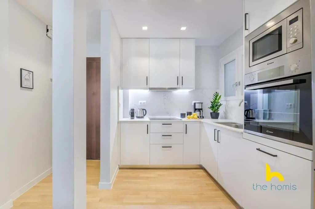 Sun-Splashed 2-BDR Corner Apartment with Hillside views! - photo 5